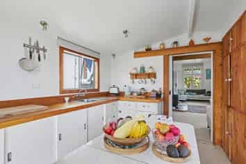11 River Road, HECTOR