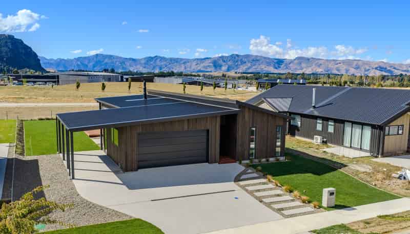 33 Packer Road, Wanaka