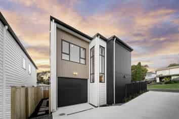 1/ 16 Madison Place, Forrest Hill