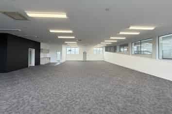REFURBISHED c.190M2 OFFICE SPACE | TENANCY 3 