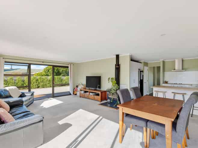 23 Lord Auckland Road, Wakefield