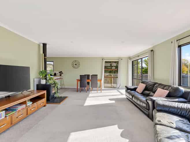 23 Lord Auckland Road, Wakefield