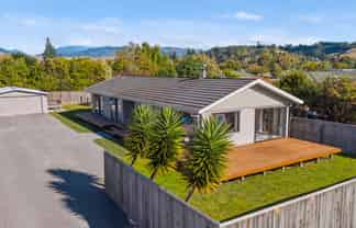 23 Lord Auckland Road, Wakefield