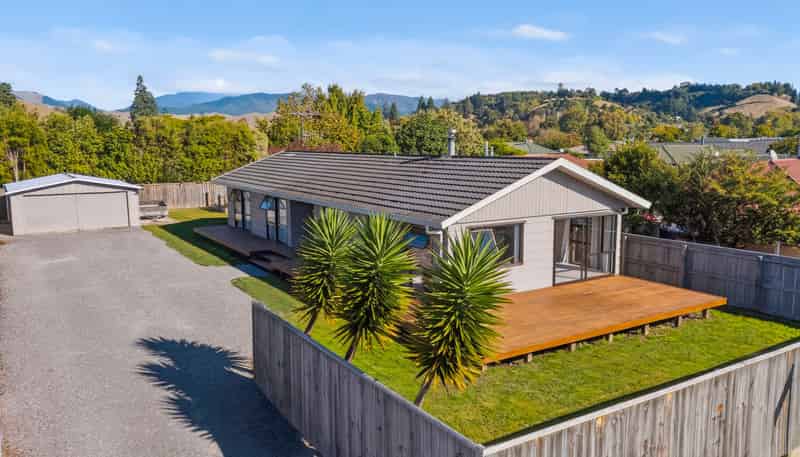 23 Lord Auckland Road, Wakefield