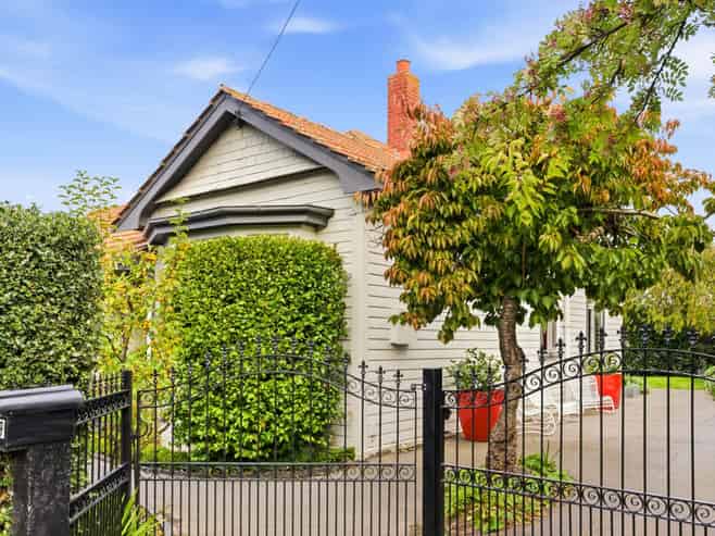 139 Eglinton Road, Mornington