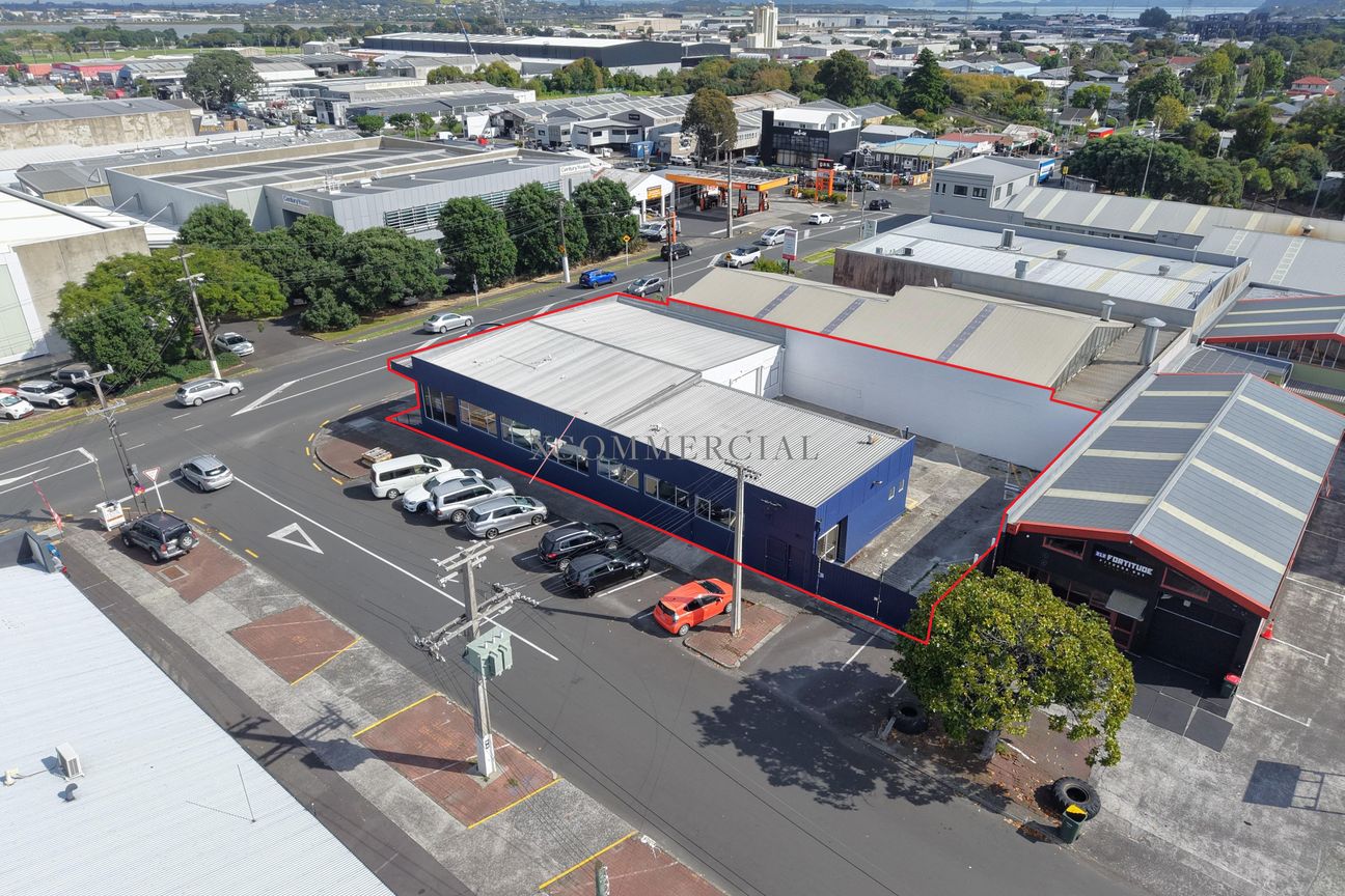 High-end Warehouse/Showroom on Church St - View 3