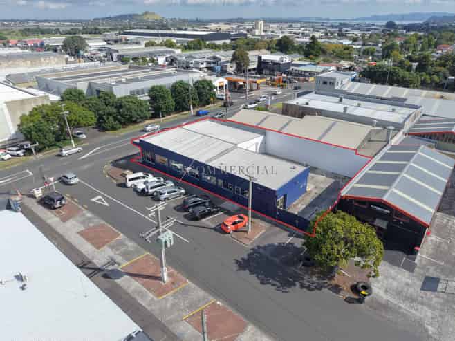 High-end Warehouse/Showroom on Church St 