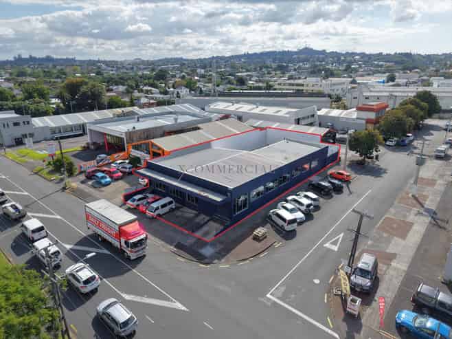 High-end Warehouse/Showroom on Church St 