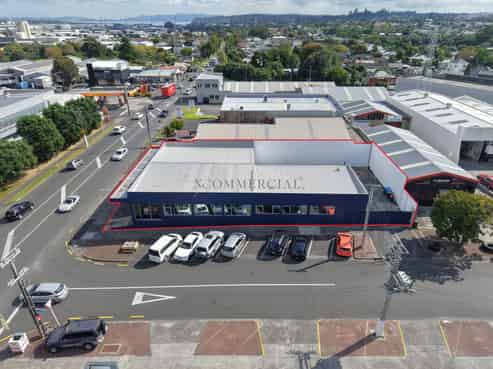 High-end Warehouse/Showroom on Church St 
