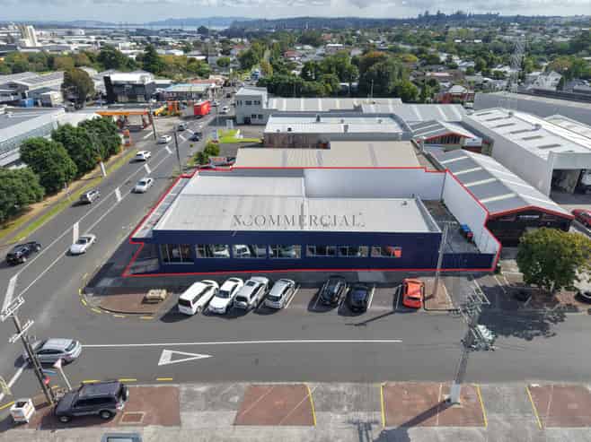 High-end Warehouse/Showroom on Church St 