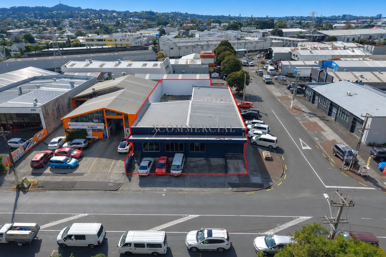 High-end Warehouse/Showroom on Church St - View 5