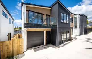 2/ 16 Madison Place, Forrest Hill