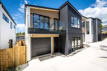 2/ 16 Madison Place, Forrest Hill