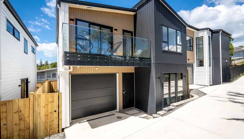 2/ 16 Madison Place, Forrest Hill