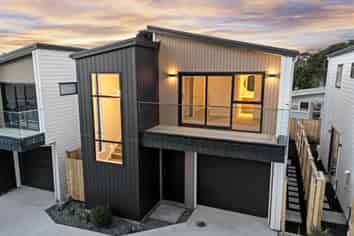 2/ 16 Madison Place, Forrest Hill