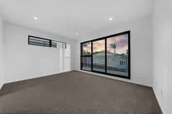 2/ 16 Madison Place, Forrest Hill