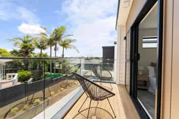 2/ 16 Madison Place, Forrest Hill