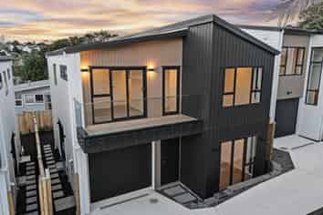 2/ 16 Madison Place, Forrest Hill