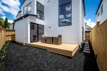 2/ 16 Madison Place, Forrest Hill