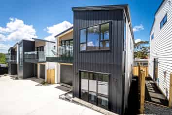 2/ 16 Madison Place, Forrest Hill