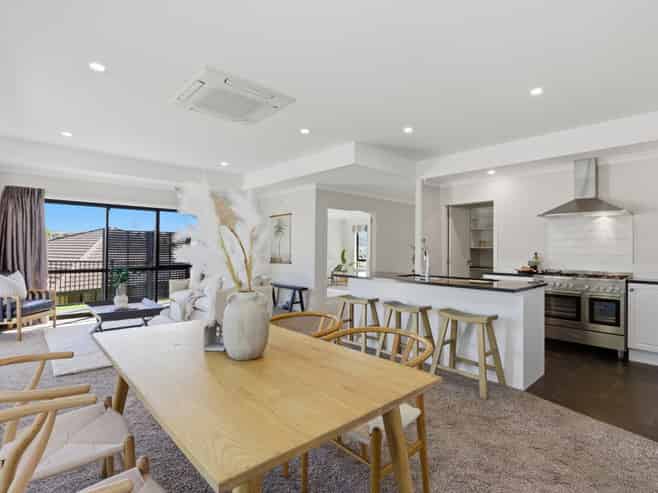 14 Caldera Crescent, Pyes Pa