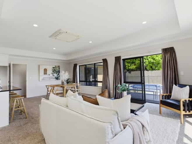 14 Caldera Crescent, Pyes Pa