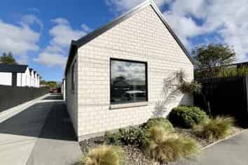 1/502 Armagh Street, Linwood