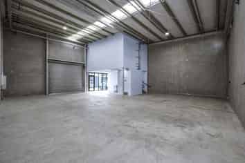 High Stud Manurewa Industrial Unit | 218 m2