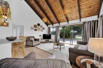 9 Pohutukawa Drive, Opunake