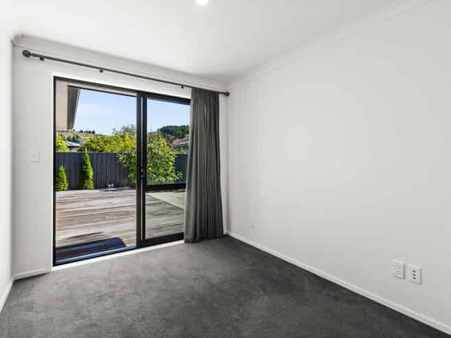 6a West Place, Greenmeadows