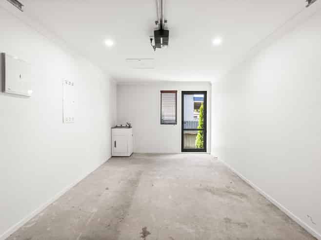 6a West Place, Greenmeadows