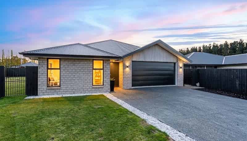 11 Cleaver Street, Woodend