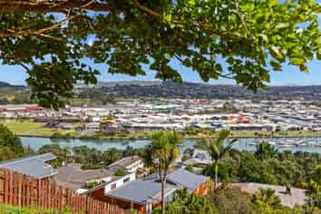 34 Punga Grove Avenue, Riverside