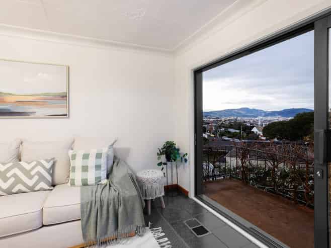 42 Cliffs Road, Saint Clair