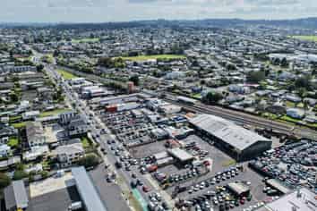 High-Profile Car Yard | Great South Road Exposure