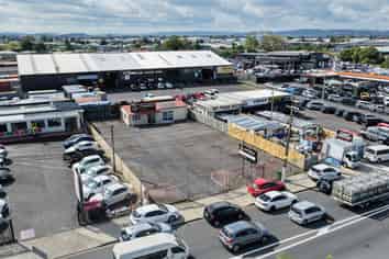 High-Profile Car Yard | Great South Road Exposure