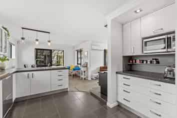 72 Breezes Road, Avondale