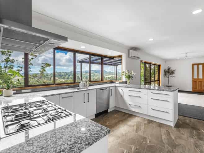 115 Sandstone Road, Whitford