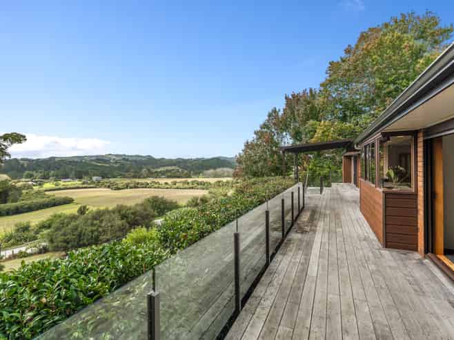 115 Sandstone Road, Whitford