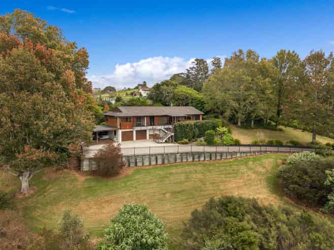 115 Sandstone Road, Whitford