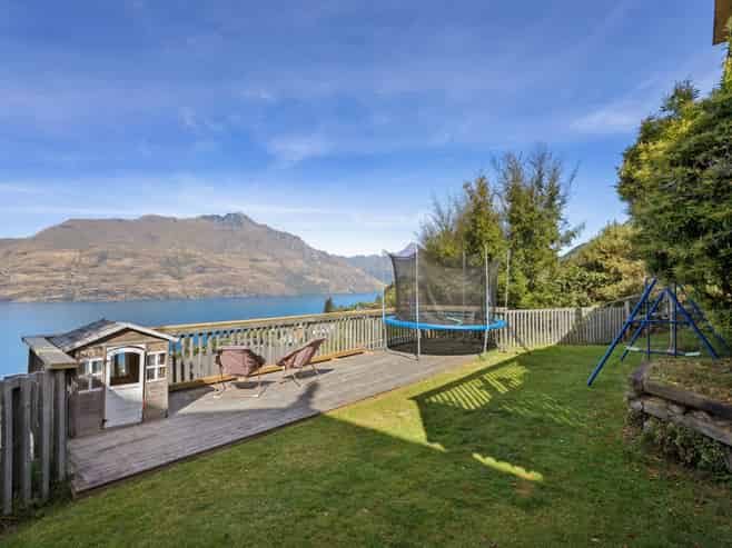 71 Wynyard Crescent, Fernhill