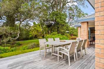 4 Point Street, Mahurangi East