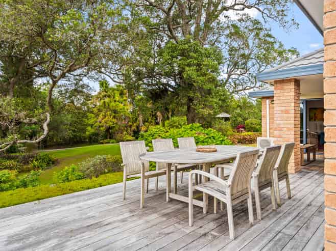 4 Point Street, Mahurangi East