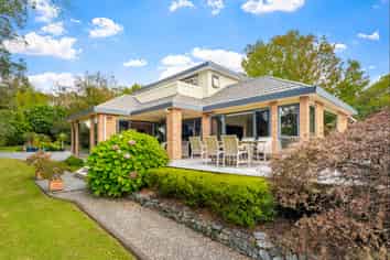 4 Point Street, Mahurangi East