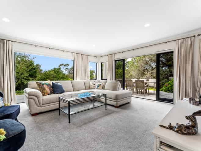 4 Point Street, Mahurangi East