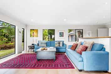 4 Point Street, Mahurangi East