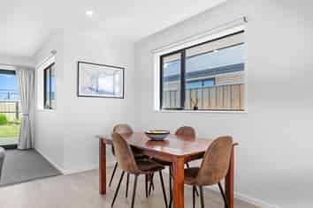 21 Chambers Avenue, Woodend