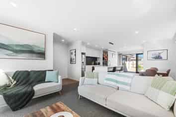 21 Chambers Avenue, Woodend