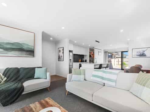 21 Chambers Avenue, Woodend