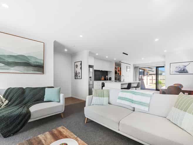 21 Chambers Avenue, Woodend